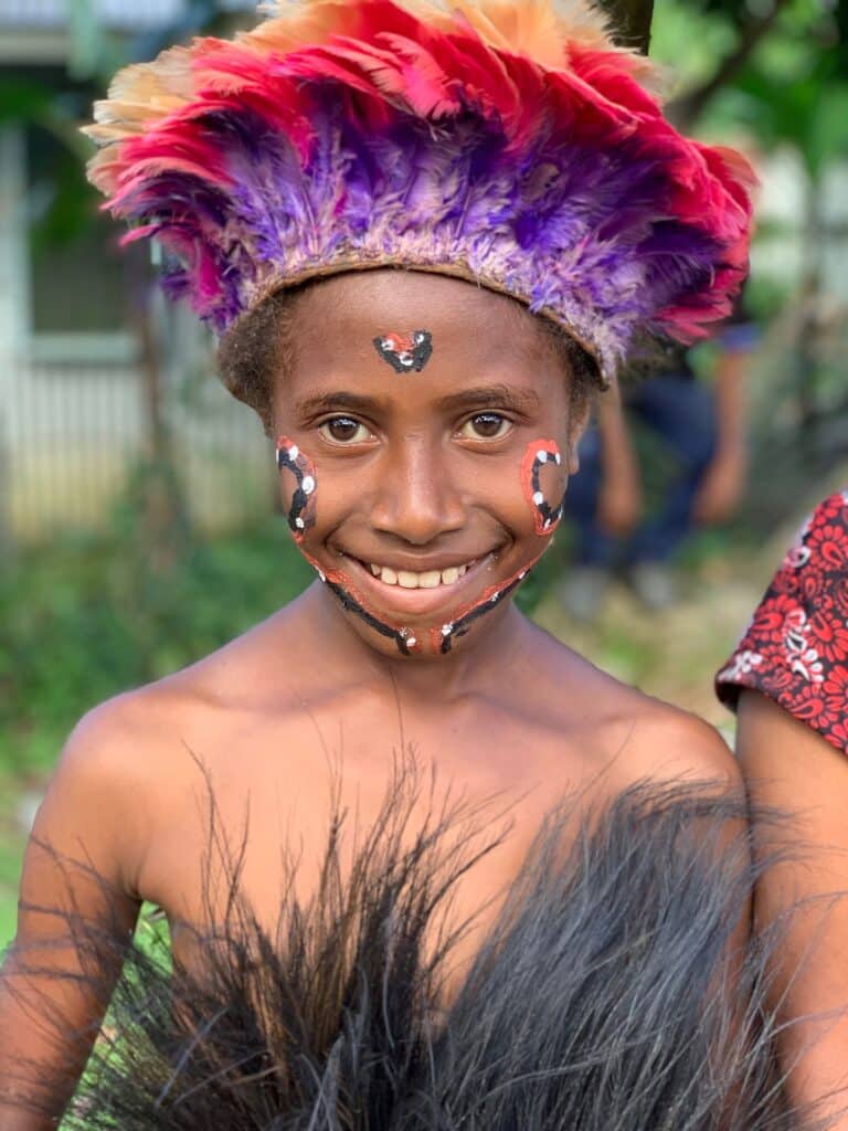 papua-new-guinea-little-child-in-traditional-Papua-New-Guinea-dress