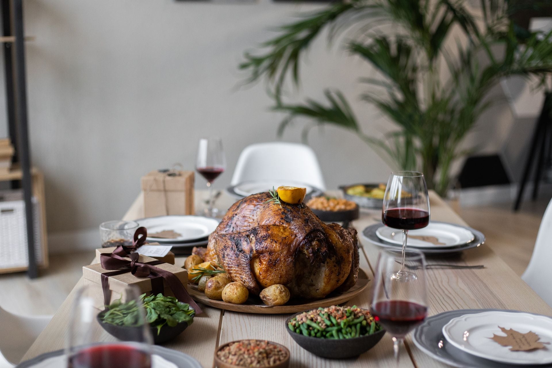 sustainable thanksgiving dinner table A Sustainable Thanksgiving: How to Celebrate With Less Waste
