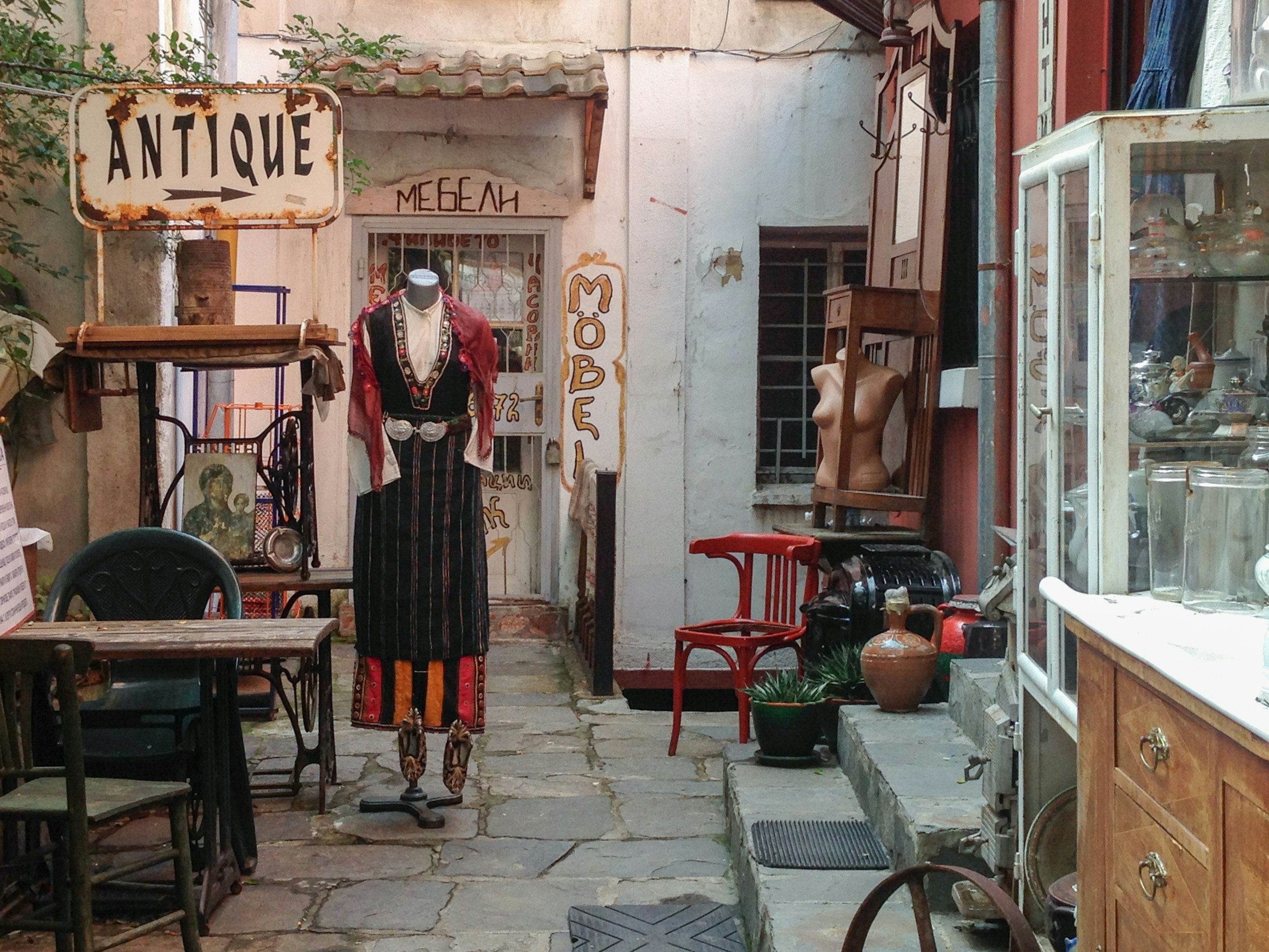 Antiques and travel Photo: Unsplash